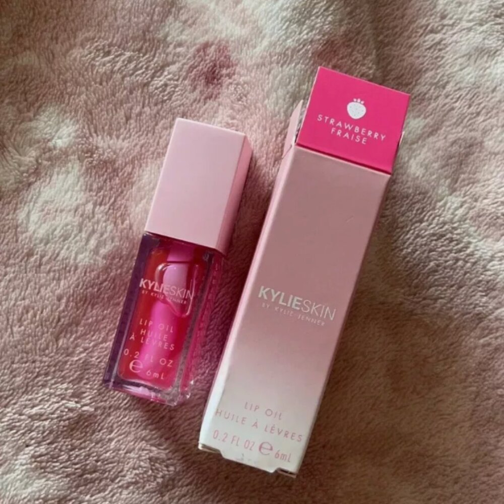 Kylie Skin Strawberry Lip Oil Kylie Jenner NIB 0.2 oz